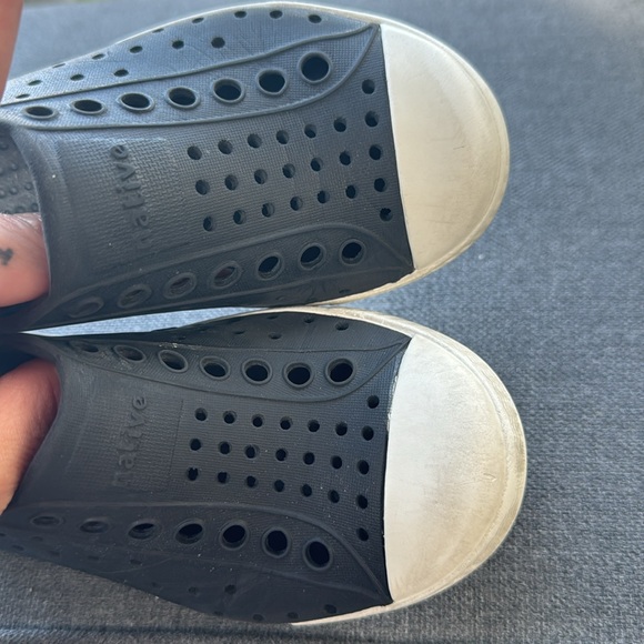 Native shoes black white with lightening⚡️toddler size 9 - Picture 7 of 9